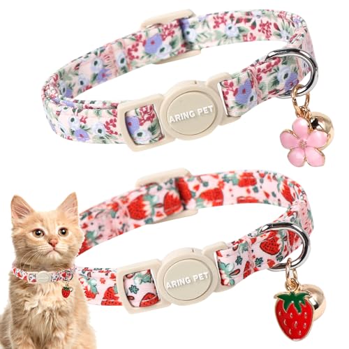 ARING PET Katzenhalsband mit Glöckchen und Anhänger, verstellbare Halsbänder mit Blumenmuster und Erdbeere, mit Sicherheitsschnalle, für Mädchen und Jungen, 2 Stück ARING PET Katzenhalsband mit Glöckchen und Anhänger, verstellbare Halsbänder mit Blumenmuster und Erdbeere, mit Sicherheitsschnalle, für Mädchen und Jungen, 2 Stück von ARING PET