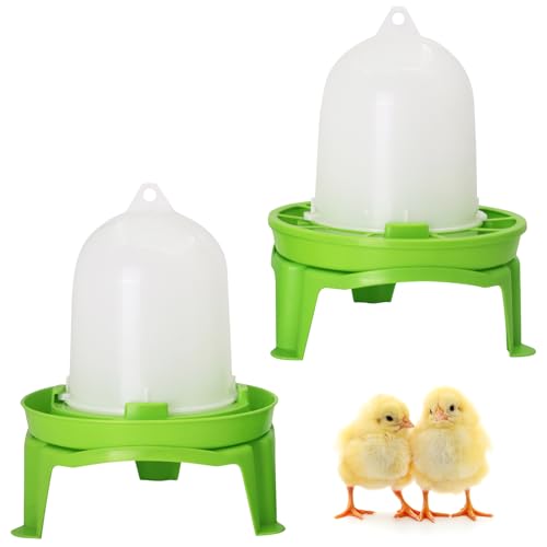 Hühnerfutterstation und Bewässerungs-Set, 1,5 l Kükenbewässerung und 1,5 kg Küken-Futterstation mit 3 verstellbaren Hochbein-Chassis, Baby-Küken-Starter-Set für Enten/Wachteln Hühnerfutterstation und Bewässerungs-Set, 1,5 l Kükenbewässerung und 1,5 kg Küken-Futterstation mit 3 verstellbaren Hochbein-Chassis, Baby-Küken-Starter-Set für Enten/Wachteln von Achicklead