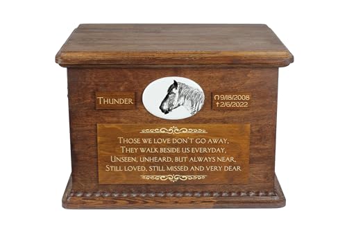 Art-Dog Big Urne für Pferdeasche - Handmade Memorial mit Foto - Personalisierte Pferd Urne mit Messing Griffe und Keramik-Plakette - 15,7x11,8x11 - Belgisches Pferd Art-Dog Big Urne für Pferdeasche - Handmade Memorial mit Foto - Personalisierte Pferd Urne mit Messing Griffe und Keramik-Plakette - 15,7x11,8x11 - Belgisches Pferd von Art-Dog