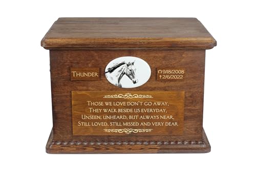 Art-Dog Big Urne für Pferdeasche - Handmade Memorial mit Foto - Personalisierte Pferd Urne mit Messing Griffe und Keramik-Plakette - 15,7x11,8x11 - Irischer Sport Art-Dog Big Urne für Pferdeasche - Handmade Memorial mit Foto - Personalisierte Pferd Urne mit Messing Griffe und Keramik-Plakette - 15,7x11,8x11 - Irischer Sport von Art-Dog