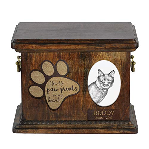 Art-Dog Custom Cat Memorial Urne - Handgefertigte Holzbox für Asche mit Keramikplatte - Katzenkremationsbox mit Details Ihrer Wahl - 8,3x11,4x8,7" - Kurilischer Bobtail I Art-Dog Custom Cat Memorial Urne - Handgefertigte Holzbox für Asche mit Keramikplatte - Katzenkremationsbox mit Details Ihrer Wahl - 8,3x11,4x8,7" - Kurilischer Bobtail I von Art-Dog