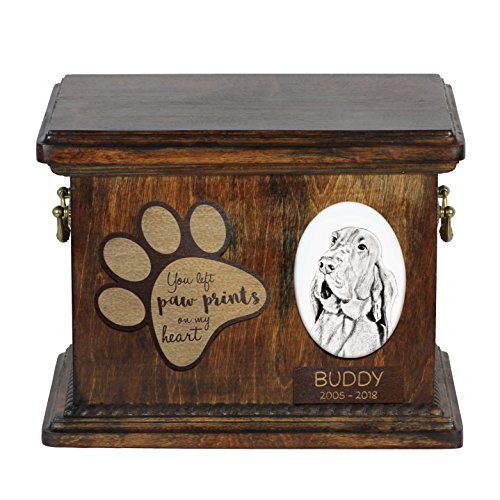 Art-Dog Custom Dog Memorial Urne - Handgefertigtes Bronzeportrait auf Birkensockel mit personalisiertem Keramikteller - Elegante Hundeeinäscherungsbox - 8,3x11,4x8,7" - Bluthund von Art-Dog
