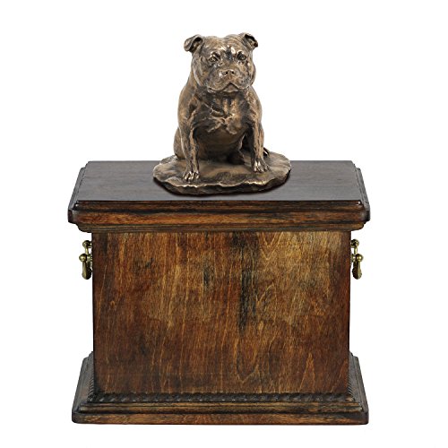 Art-Dog Custom Dog Sitzender Hund Statue Gedenkurne - Handgefertigte Kaltguss-Bronze auf Birkensockel - Urne für die Asche - 29cmx21cmx38cm - Staffordshire Bull Terrier von Art-Dog