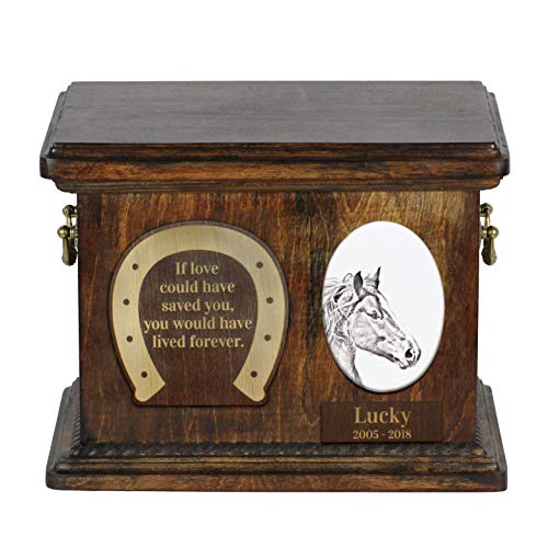 Art-Dog Custom Horse Memorial Urn - Handgefertigte Holzurne - Personalisierte Keramikplatte und Gravur - Haltbare und langlebige Pferdeeinäscherungsbox - 8,3x11,4x8,7" - Freiberger Art-Dog Custom Horse Memorial Urn - Handgefertigte Holzurne - Personalisierte Keramikplatte und Gravur - Haltbare und langlebige Pferdeeinäscherungsbox - 8,3x11,4x8,7" - Freiberger von Art-Dog