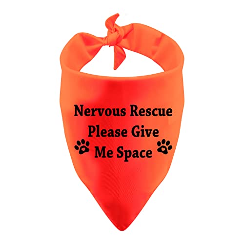 Lustiges Hundehalstuch, Motiv "Nervous Rescue Please Give Me Space" von BLUPARK