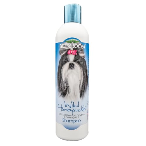 Bio-groom - Hundeshampoo mit Wild-Geißblatt - Natürlicher Duft aus Aloe Vera und Kamille - Bis zu 95 Hundewäschen - Mit Kokosnussöl - Badezubehör für Welpen und Hunde - Tierversuchsfrei - 355 ml von Bio-groom