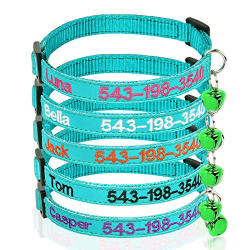 Personalisierte Katzenhalsbänder mit Glocke, benutzerdefinierte Sicherheitsschnalle für Katzenhalsbänder, gestickter ID-Name am Kätzchenhalsband mit Glocke (Teal Blue) von Brillianne