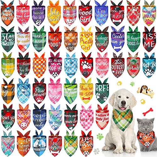 50 Stück karierte Hundehalstücher Bulk niedliche Welpen-Lätzchen mit Beschriftungen, verstellbar, für Hunde und Katzen, waschbar, Dreieckstuch, Jungen, Hunde von Buryeah