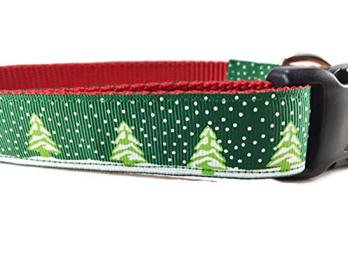 Hundehalsband, weihnachtliches Design, Bäume, rot, grün, 2,5 cm breit, verstellbar, Nylon, Größe M und L (grüne Bäume, große 38,1–55,9 cm) von CANINEDESIGN QUALITY DOG COLLARS
