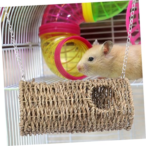 CLISPEED Hamster Tunnelhaus aus Stroh mit Hängekette Robustes Kleintierspielzeug und Versteck für Hamster Mäuse Kleine Igel Natürliches Nager Mehrkammeriges Nest CLISPEED Hamster Tunnelhaus aus Stroh mit Hängekette Robustes Kleintierspielzeug und Versteck für Hamster Mäuse Kleine Igel Natürliches Nager Mehrkammeriges Nest von CLISPEED