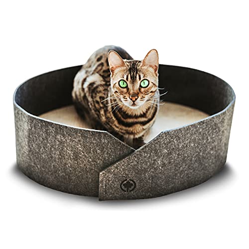 CanadianCat Company | Katzen Kratzbrett Owen XL | 50cm Durchmesser hellgrau | Filzoptik Katzenbett Kratzpappe mit Wellpappe als Boden von CanadianCat Company