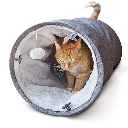 CanadianCat Company | Spieltunnel für Katzen mit Kuschelfell | grau | ca. 35 x 70 cm - Variable Form, integriertes Katzenspielzeug von CanadianCat Company