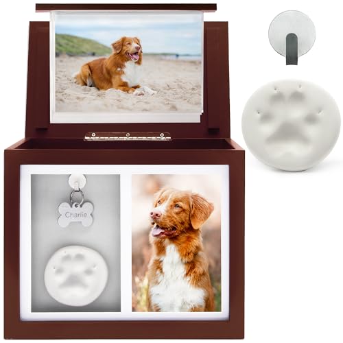 Chasing Tails Haustierurnen für Hunde, Asche, Andenken – Gedenk-Hundeurnen für Asche personalisiert, Asche klein – inklusive Haustierpfotenabdruck-Set, Bilderrahmen und Fotobuch Chasing Tails Haustierurnen für Hunde, Asche, Andenken – Gedenk-Hundeurnen für Asche personalisiert, Asche klein – inklusive Haustierpfotenabdruck-Set, Bilderrahmen und Fotobuch von Chasing Tails