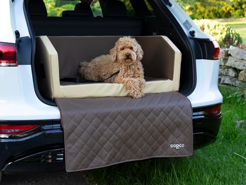 CopcoPet - Travel Bed Hundebett für Kofferraum 90x70x38cm Kunstleder - Kofferraumschutz Hund wasserabweisend & Kratzfest - Hundebett Auto rutschfest & robust mit Schutzdecke - Reisebett Hund Mocca von CopcoPet