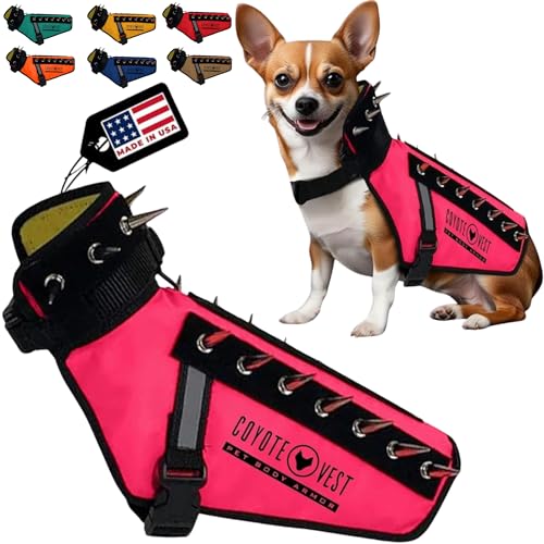 CoyoteVest Hundegeschirr Schutzweste, Reflektierendes Hundezubehör mit Spikes, Schnappschnallen für schnelles Tragen und Entfernen (XX-Small, Rosa) von CoyoteVest