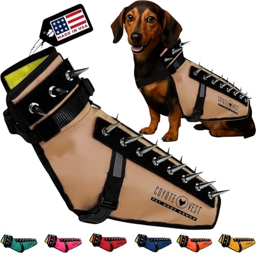 CoyoteVest Hundegeschirr Schutzweste, reflektierendes Hundezubehör mit Spikes, Schnappschnallen für schnelles Tragen und Entfernen (XS, Texas Tan) von CoyoteVest