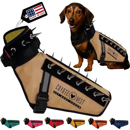 CoyoteVest Hundegeschirr Schutzweste, reflektierendes Hundezubehör mit Spikes, Schnappschnallen für schnelles Tragen und Entfernen (XXS, Texas Tan) von CoyoteVest