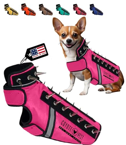 CoyoteVest SpikeVest Hundegeschirr, Weste für kleine Hunde, reflektierende Hundeweste mit Spikes, um Dein Haustier vor Kojoten, Raptor- und Tierangriffen zu schützen, Anti-Hawk-Weste, USA (XXS-Pink) von CoyoteVest