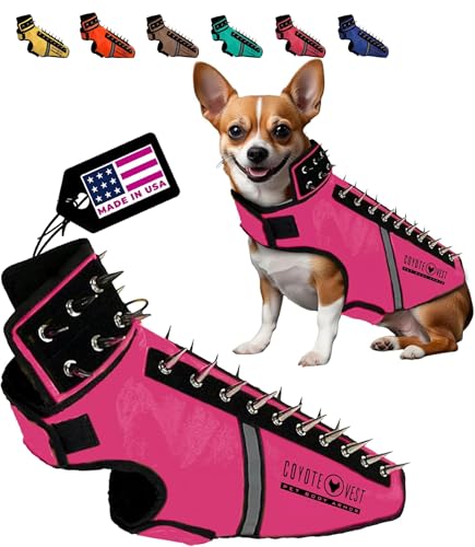 CoyoteVest SpikeVest Hundegeschirr Weste reflektierendes Hundezubehör mit Spikes zum Schutz Ihres Haustieres vor Raptor und Tierangriffen Klettlaschen für schnelles Tragen und Entfernen (klein rosa) CoyoteVest SpikeVest Hundegeschirr Weste reflektierendes Hundezubehör mit Spikes zum Schutz Ihres Haustieres vor Raptor und Tierangriffen Klettlaschen für schnelles Tragen und Entfernen (klein rosa) von CoyoteVest