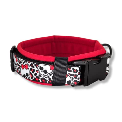 D by E Couture Hundehalsband – Red Bow Skull I - gepolstert, verstellbar, 40mm Breite, Verschiedene Größen, Handmade (L (ca. 42-48cm)) von D by E Couture