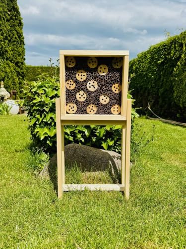 DARLUX Garten Holz Insektenhotel Wildbienen-Nisthilfe Rechteckiges Insektenhaus Naturbelassen mit Ständer DARLUX Garten Holz Insektenhotel Wildbienen-Nisthilfe Rechteckiges Insektenhaus Naturbelassen mit Ständer von DARLUX