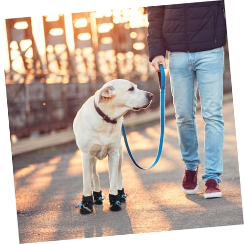 DIKACA 4 Stück wasserdichte Hundeschuhe aus Rutschfestem Material Atmungsaktiv und Bequem Schutz vor Glassplittern und Nässe Geeignet für Draußen und Regenwetter Schwarz Zufällige Farbe von DIKACA