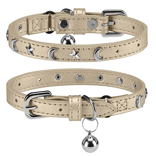 DILLYBUD Lederhalsband für Katzen mit Glöckchen und Sicherheits-Elastikeinsatz – Personalisierbar mit Stern- und Mond-Studs, verstellbare Sicherheitsverschluss-Halsbänder für kleine und große Katzen von DILLYBUD