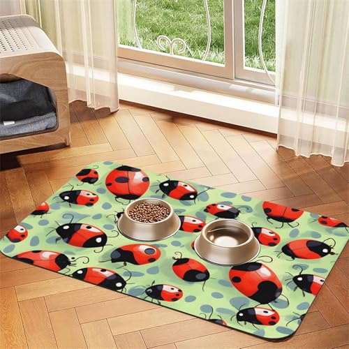 Marienkäfer Cartoon-Druck Haustier Futtermatte Hundematte für Futter und Wassernapf Hunde Wasserspender Matte Hunde Zubehör Marienkäfer Cartoon-Druck Haustier Futtermatte Hundematte für Futter und Wassernapf Hunde Wasserspender Matte Hunde Zubehör von DUWAA