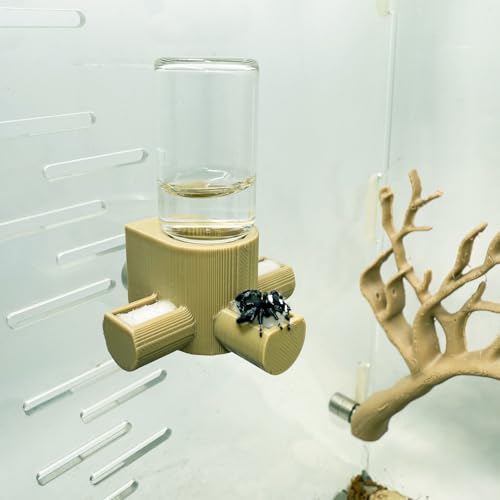 Springspinnen-Wasserspender, magnetischer Futterspender zum Aufhängen, geeignet für Springspinnen, Vogelspinnen, Beteranterinnen, Baumtiere und anderes Zubehör für Kleintiergehege (Holzfarbe, 5 ml) Springspinnen-Wasserspender, magnetischer Futterspender zum Aufhängen, geeignet für Springspinnen, Vogelspinnen, Beteranterinnen, Baumtiere und anderes Zubehör für Kleintiergehege (Holzfarbe, 5 ml) von Daerky