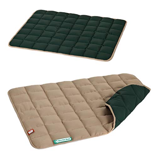 Doctor Bark Hundedecke – weiche, hochwertige Hundematte für mittlere Hunde, robuste Indoor-Outdoor Liegedecke, waschbar bis 95 °C (Gr. M, 80x70 cm, Caramel-Moosgrün) von Doctor Bark