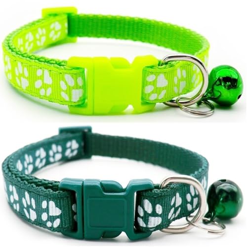 Doggie Style Store Halsbänder für kleine Hunde, Welpen, Katzen, Kätzchen, Pfotenabdruck, Nylon, mit Glöckchen, zwei Farben, Hellgrün und Dunkelgrün, 2 Stück Doggie Style Store Halsbänder für kleine Hunde, Welpen, Katzen, Kätzchen, Pfotenabdruck, Nylon, mit Glöckchen, zwei Farben, Hellgrün und Dunkelgrün, 2 Stück von Doggie Style Store