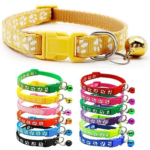 Doggie Style Store Halsband für kleine Hunde, Welpen, Katzen, Kätzchen, Pfotenabdruck-Design, Nylon, mit Glöckchen, verstellbar, Schnellverschluss-Clip, Hellbraun / Khaki / Beige von Doggie Style Store