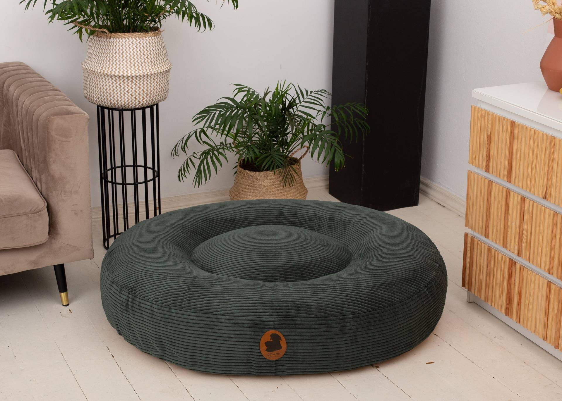 Wau-Bed Cord Green / Oval / M (100x80cm) von EMMY&PEPE