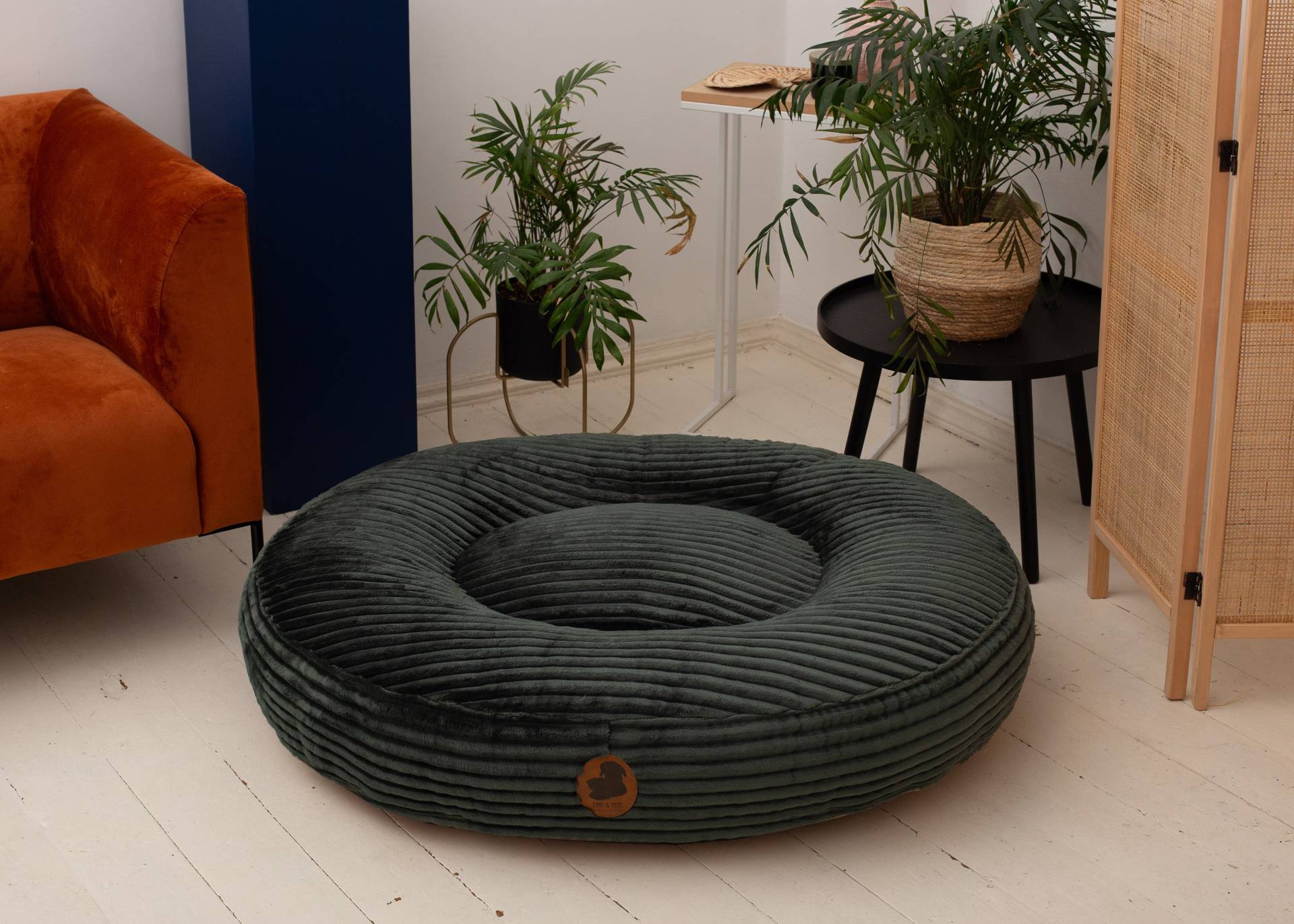 Wau-Bed Kuschelcord Linde / Oval / M (100x80cm) von EMMY&PEPE