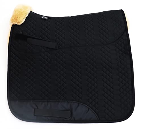 Engel Reitsport | SCHABRA1-D-SCH-MED | Schabracke | Steppstoff | Lammfell im Sattelbereich | Half Lined | Fellkranz vorne | Dressur | Stoff schwarz Fell med. von Engel Reitsport