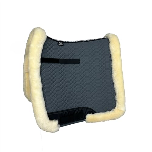 Engel Reitsport | SCHABRA3-D-GRA-MED | Schabracke | Lammfell Fully Lined | Steppstoff | Fellkranz rundherum | Dressur | Stoff grau Fell med. Engel Reitsport | SCHABRA3-D-GRA-MED | Schabracke | Lammfell Fully Lined | Steppstoff | Fellkranz rundherum | Dressur | Stoff grau Fell med. von Engel Reitsport