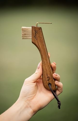 Equimour Personalisierbarer Hufkratzer mit Bürste – Holzbürste mit robustem Haken & festen Borsten für effektive Hufreinigung | Putzzeug & Geschenk für Reiterin, Pferdemädchen & Pferdeliebhaber von Equimour