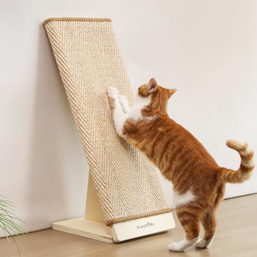 FUKUMARU Kratzbrett Katzen, 65 cm Natürliche Sisal-Kratzsäule mit Rampe, Austauschbare Kratzmatte, Robuster Holzrahmen in L-Form Kratzer, Katzen Kratzmöbel-Schutz FUKUMARU Kratzbrett Katzen, 65 cm Natürliche Sisal-Kratzsäule mit Rampe, Austauschbare Kratzmatte, Robuster Holzrahmen in L-Form Kratzer, Katzen Kratzmöbel-Schutz von FUKUMARU