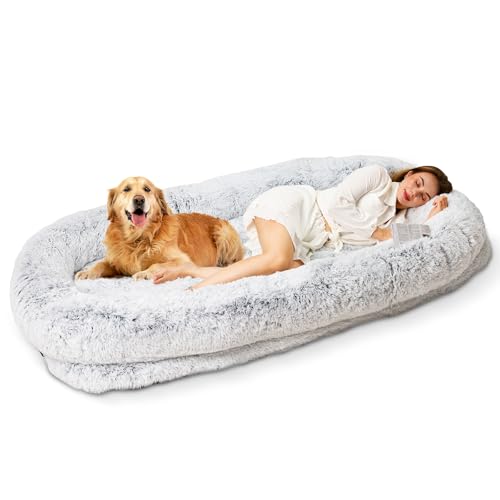 Human Dog Bed XL 200,7 x 111,8 x 31,8 cm – Gemeinsames orthopädisches Hundebett für Erwachsene und Haustiere, großes Kunstfell-Haustierbett, abnehmbarer, waschbarer Bezug, Hellgrau Human Dog Bed XL 200,7 x 111,8 x 31,8 cm – Gemeinsames orthopädisches Hundebett für Erwachsene und Haustiere, großes Kunstfell-Haustierbett, abnehmbarer, waschbarer Bezug, Hellgrau von FZGhome