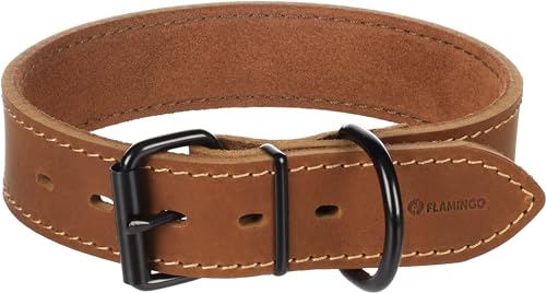 Flamingo Montana-Halsband, Leder, breit, Cognac, L 45 – 55 cm x 40 mm – mit Nieten und Schnalle mit Einer glänzenden schwarzen Oberfläche von Flamingo