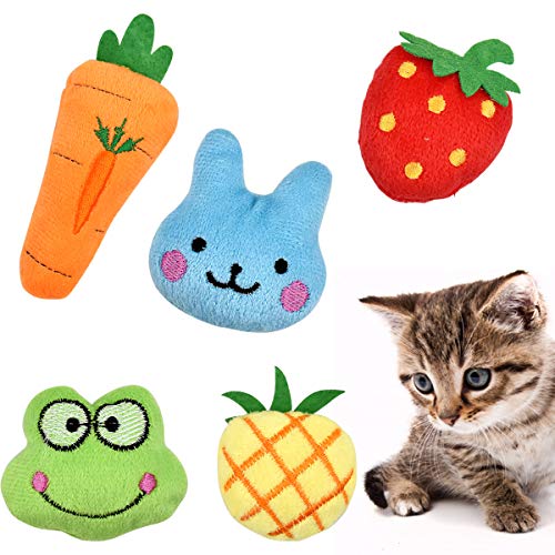 Fodlon Spielzeug mit Katzenminze, 5 Stück Interaktives Katzenminzenspielzeug Niedliches Form Katzenkissen für Katze Kätzchen Zähne putzen Kauen Spielen Erdbeere/Frosch/Kaninchen/Ananas/Karotte Fodlon Spielzeug mit Katzenminze, 5 Stück Interaktives Katzenminzenspielzeug Niedliches Form Katzenkissen für Katze Kätzchen Zähne putzen Kauen Spielen Erdbeere/Frosch/Kaninchen/Ananas/Karotte von Fodlon