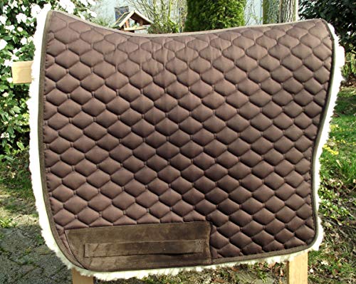 Förster-Fellnest Schöne Lammfelldecke - Satteldecke - Schabracke, inspiriert vom Barock-Sattel Espaniola - komplett echt Lammfell Förster-Fellnest Schöne Lammfelldecke - Satteldecke - Schabracke, inspiriert vom Barock-Sattel Espaniola - komplett echt Lammfell von Förster-Fellnest