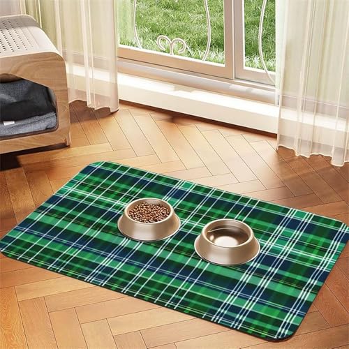 Haustierfuttermatte mit schottischem Schottenkaro-Druck, saugfähig, rutschfest, PU-Leder, Futtermatte für Hunde und Katzen, Gummiunterseite, Blau und Grün von GaxfjRu