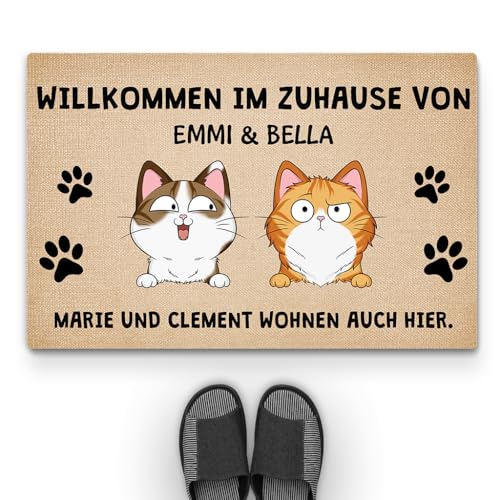 Geschenke Mall Personalisierte Fussmatte - Herzlich Willkommen Bei - Personalisierte Fußmatte, Fussmatte Mit Namen, Fussmatte Selbst Gestalten, Fussmatte Familie (1 Katze) von Geschenke Mall