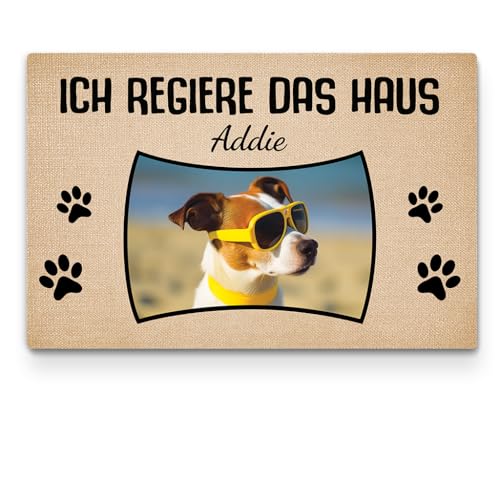 Geschenke Mall Personalisierte Fußmatte - Willkommen In Unserem Zuhause Von - Fussmatte Mit Namen, Fussmatte Selbst Gestalten, Fussmatte Familie, Fussmatte Hund Personalisiert (Modell #2) von Geschenke Mall