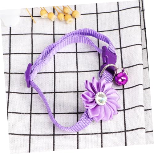 HANABASS Verstellbares Katzenhalsband mit Glocke und Blumenmotiv Langlebiges Sicheres Material Modisches Zubehör für Haustiere Passend für Katzen und Kleine Hunde Violett HANABASS Verstellbares Katzenhalsband mit Glocke und Blumenmotiv Langlebiges Sicheres Material Modisches Zubehör für Haustiere Passend für Katzen und Kleine Hunde Violett von HANABASS