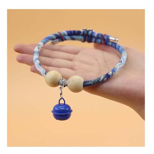 Lucky Kimono-Halsband mit Zedernperlen, personalisierbar, Sellerie, für Hunde und Katzen, mit Glücksanhänger, Katzenglocken, bequem, verstellbar, Glockenblau, Größe M Lucky Kimono-Halsband mit Zedernperlen, personalisierbar, Sellerie, für Hunde und Katzen, mit Glücksanhänger, Katzenglocken, bequem, verstellbar, Glockenblau, Größe M von Hliloy