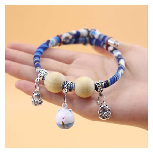 Lucky Kimono-Halsband mit Zedernperlen, personalisierbar, Sellerie, für Hunde und Katzen, mit Glücksanhänger, Katzenglocken, bequem, verstellbar (Cartoon-Katze, Blau, M) von Hliloy