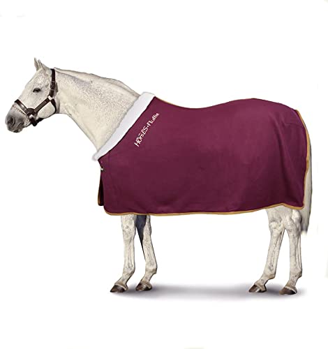 Horses, Flauschige Pile-Pferdedecke mit Pelleinsatz am Hals, für Spaziergänge ideal und bequem, mit Nylonschwanz (128 cm, Bordeaux) von Horses