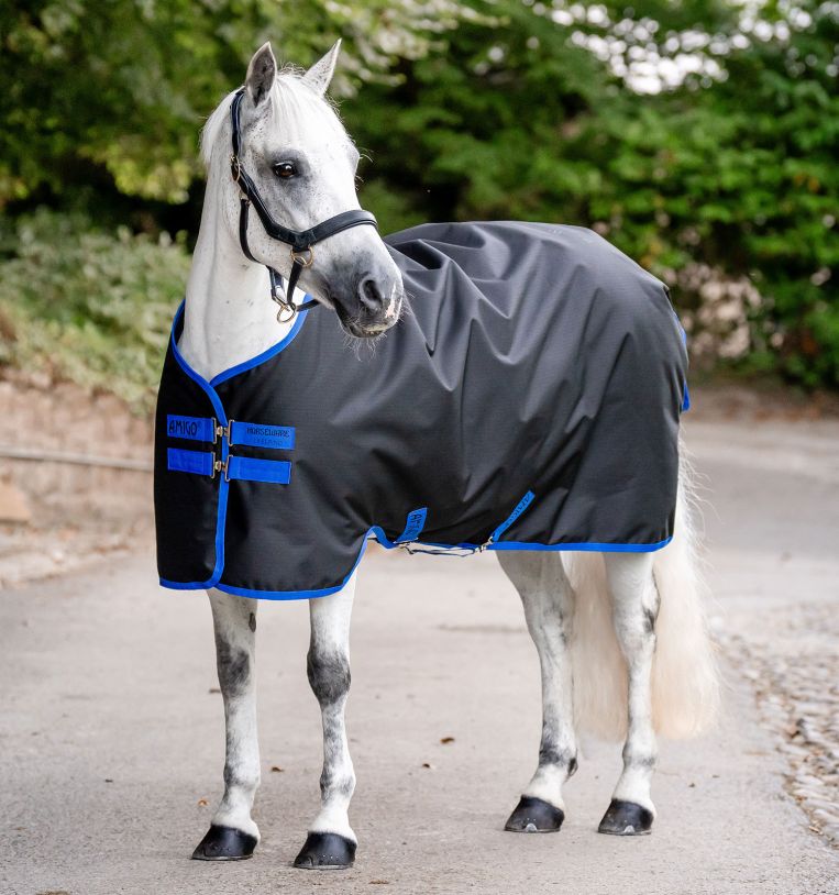 Horseware Amigo 0g Ripstop 900D Turnout  145 cm (6'6"), Black/ Classic Blue von Horseware
